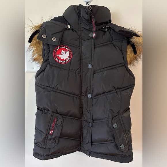 canada weathergear Other - Canada Weathergear Girls Hooded Vest Size Medium 10-12